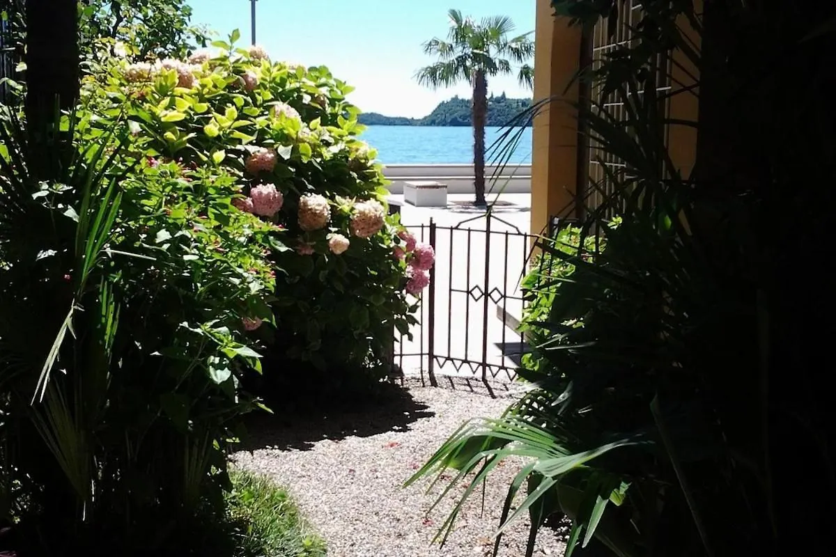 Apartment La Rosa Gardone Riviera Italy